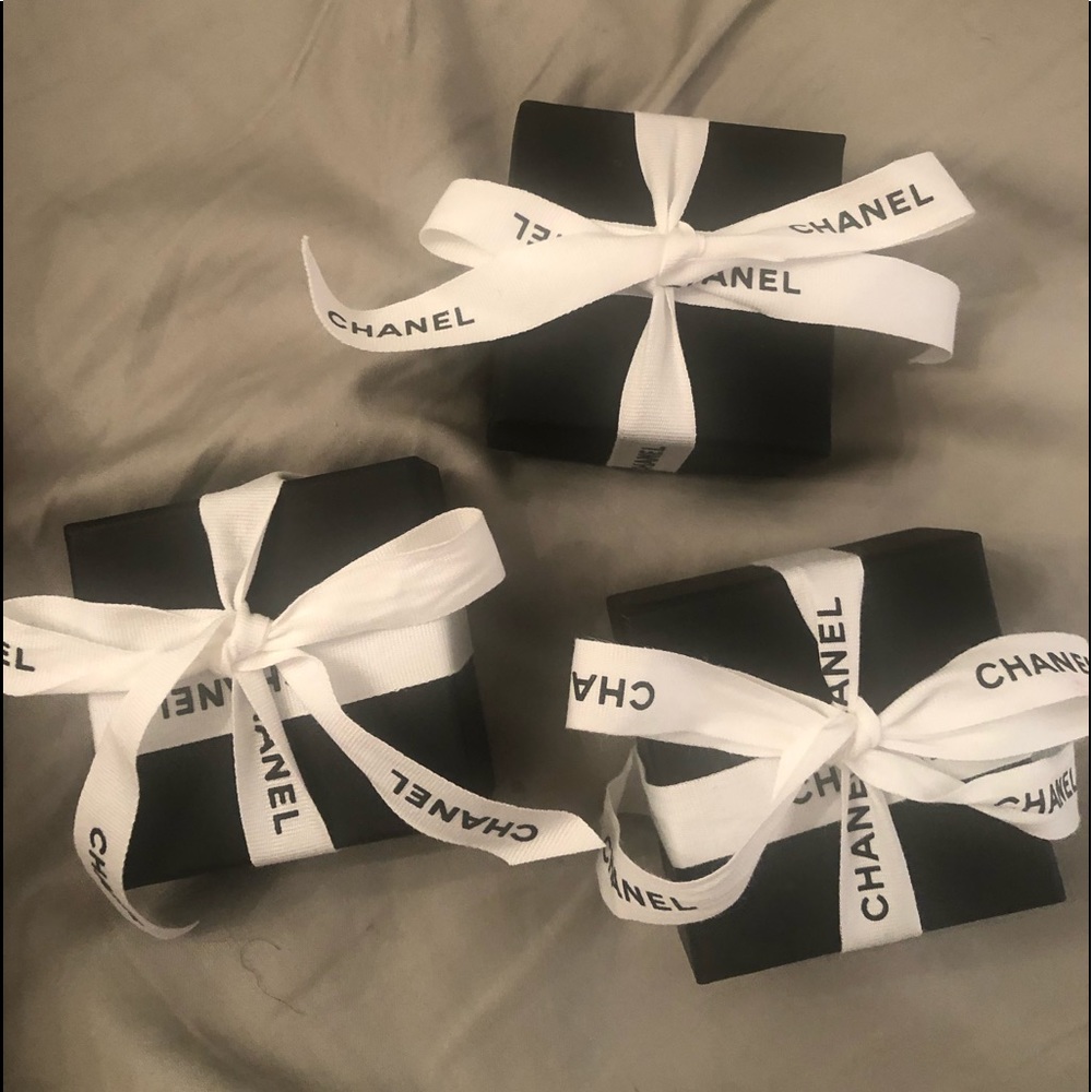 Three Chanel small earrings boxes.